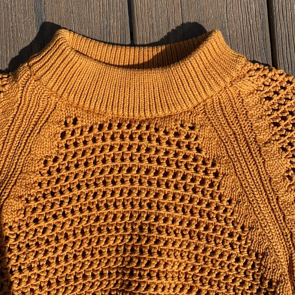 Uniqlo U sweater in XS - Picture 3 of 9
